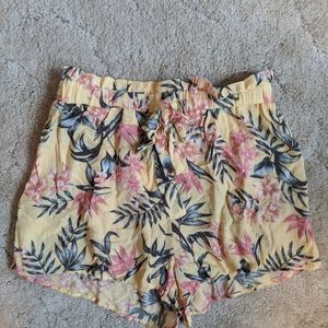 NWT Lightweight Floral Short